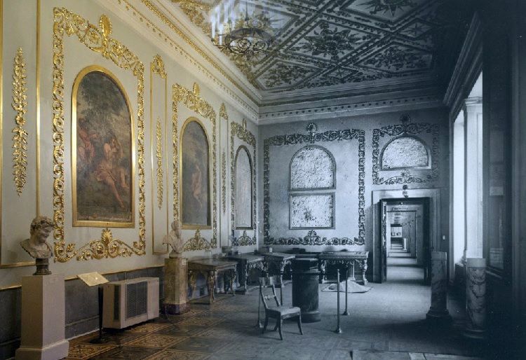 Petites nouvelles russes - Blocus de Léningrad - L'Ermitage avant et après restauration