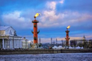 Petites nouvelles russes - Saint-Pétersbourg, les colonnes rostrales