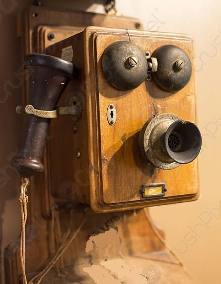 Petites-nouvelles-russes : Téléphone ancien