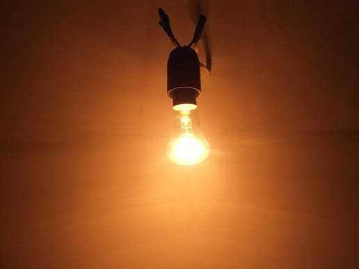 Petites nouvelles russes : une ampoule électrique